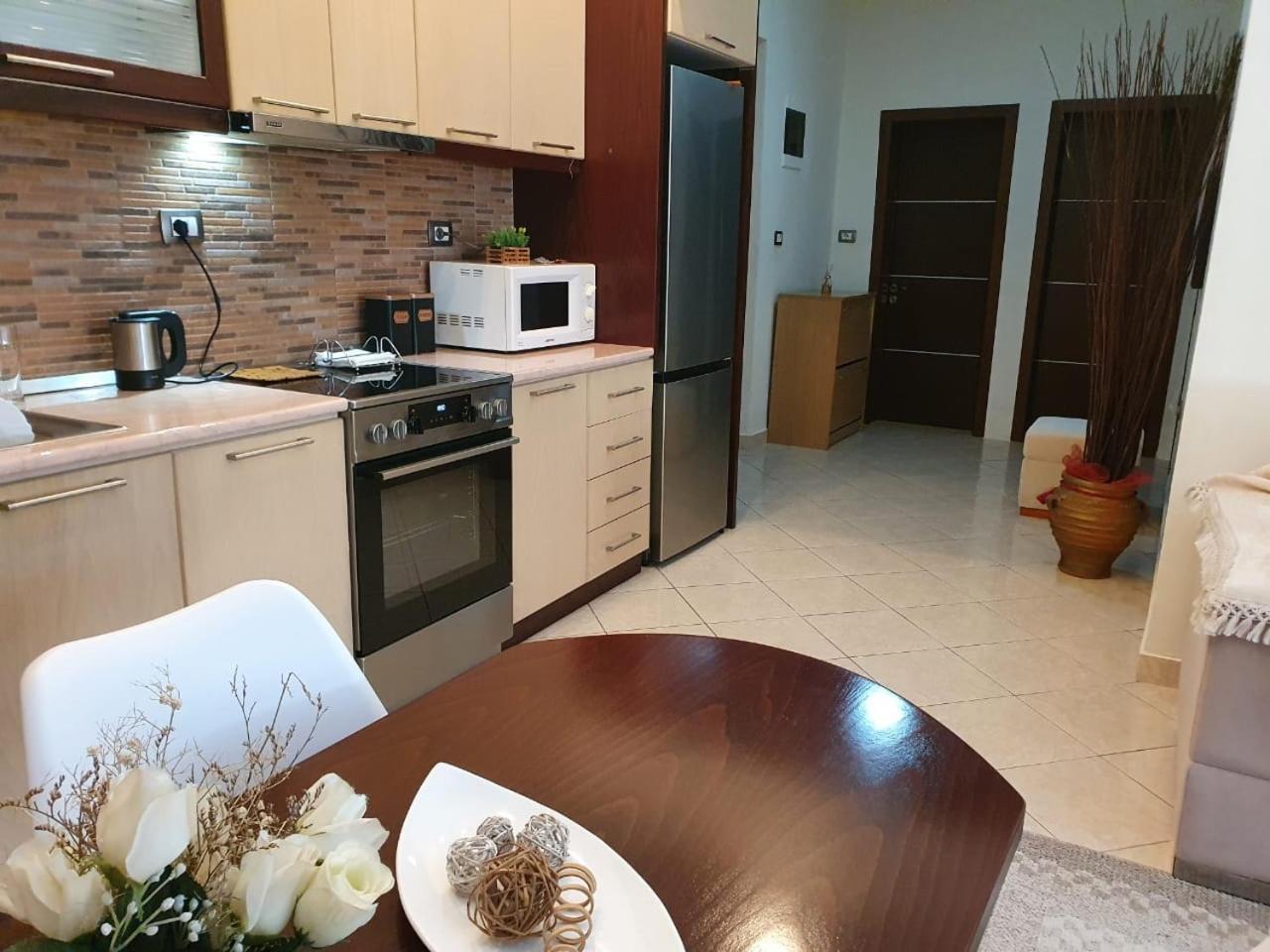 Sofia'S Modern Apartment Гирокастра Экстерьер фото
